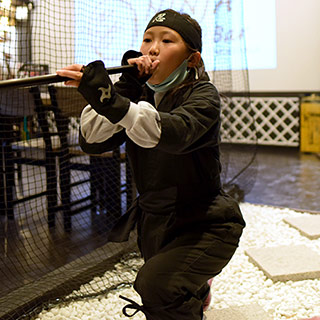 吹き矢の体験光景